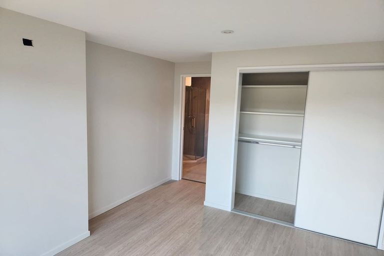 Photo of property in 103 Trias Road, Totara Vale, Auckland, 0629