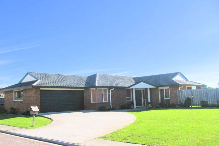 Photo of property in 18 Chesterton Terrace, Henderson, Auckland, 0612