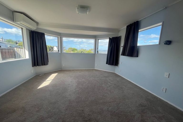 Photo of property in 18 Eastview Grove, Normandale, Lower Hutt, 5010