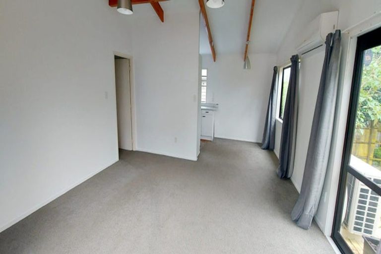 Photo of property in 1/166 Nile Road, Milford, Auckland, 0620