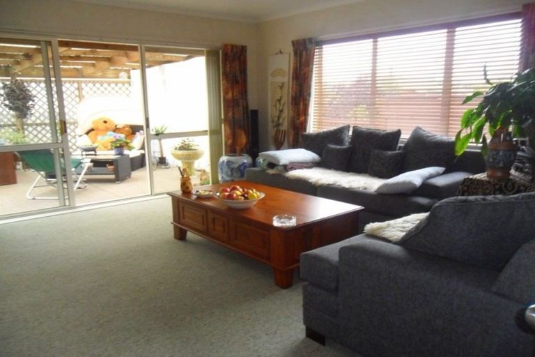 Photo of property in 13 Milan Drive, Glen Eden, Auckland, 0602