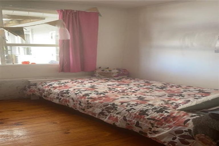 Photo of property in 24 Gossamer Drive, Pakuranga Heights, Auckland, 2010