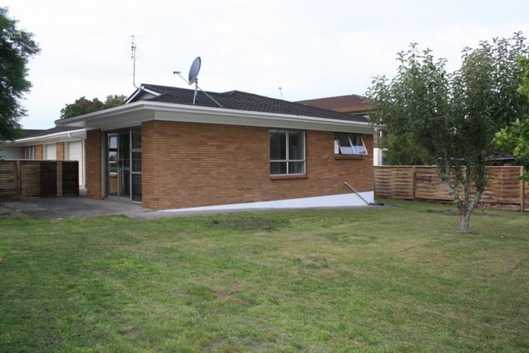 Photo of property in 2/2 Thurston Place, Bucklands Beach, Auckland, 2012