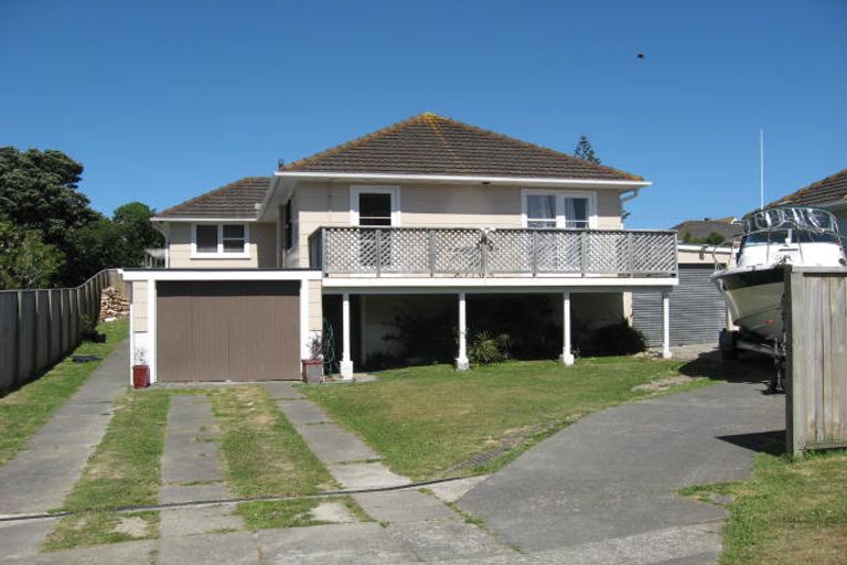 Photo of property in 114 Main Road, Titahi Bay, Porirua, 5022