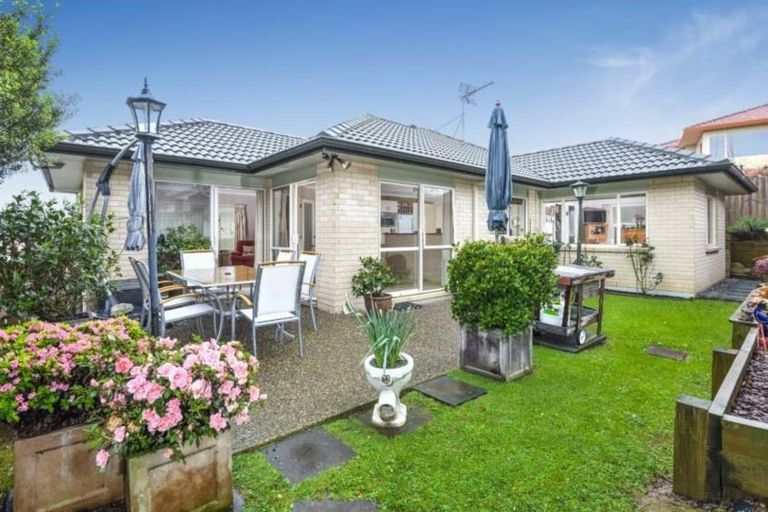 Photo of property in 4 Ballyward Close, East Tamaki, Auckland, 2013
