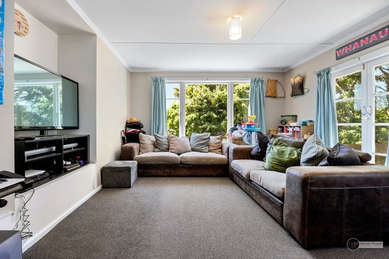 Photo of property in 15 Davis Grove, Wainuiomata, Lower Hutt, 5014