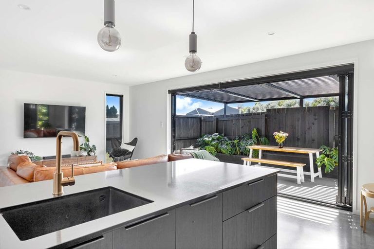 Photo of property in 1 Rehua Place, Waiwhakaiho, New Plymouth, 4312