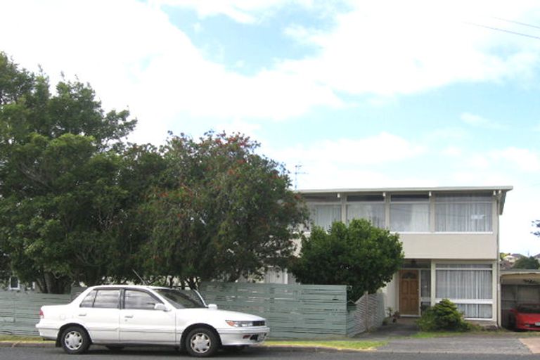 Photo of property in 1/37 Coronation Road, Hillcrest, Auckland, 0627