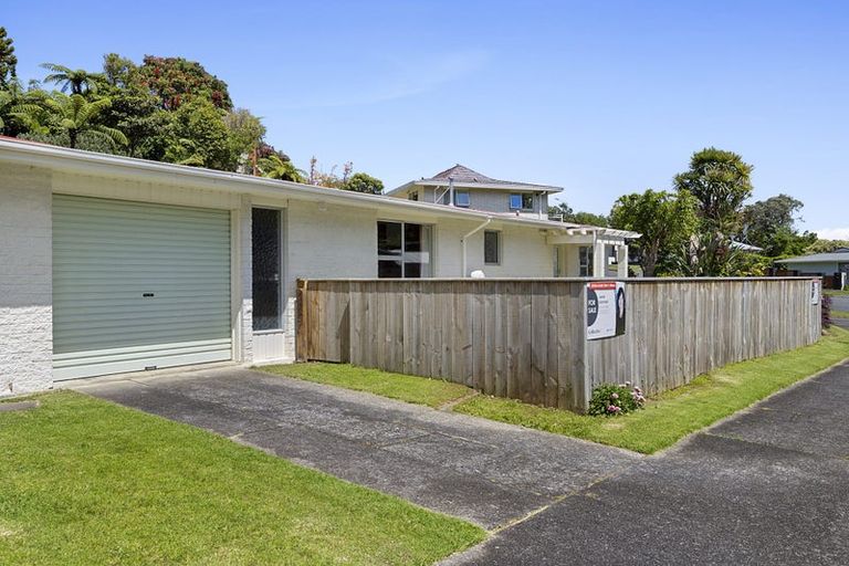 Photo of property in 1/12 Ambury Place, Merrilands, New Plymouth, 4312