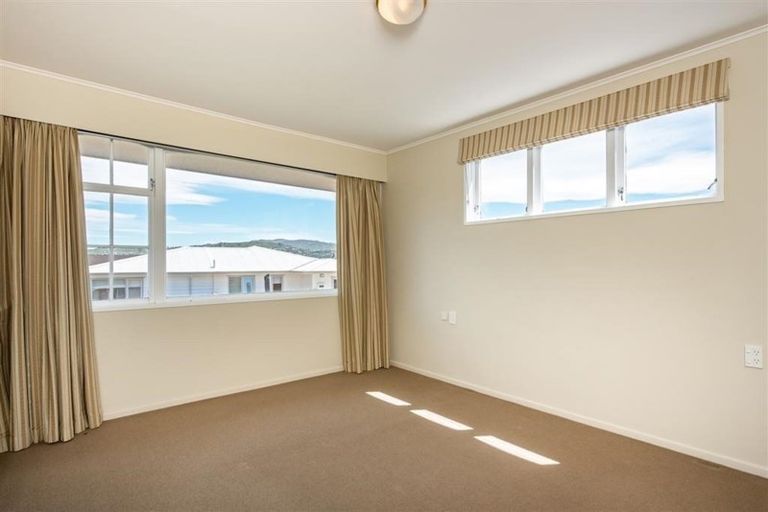 Photo of property in 15 Westview Grove, Miramar, Wellington, 6022