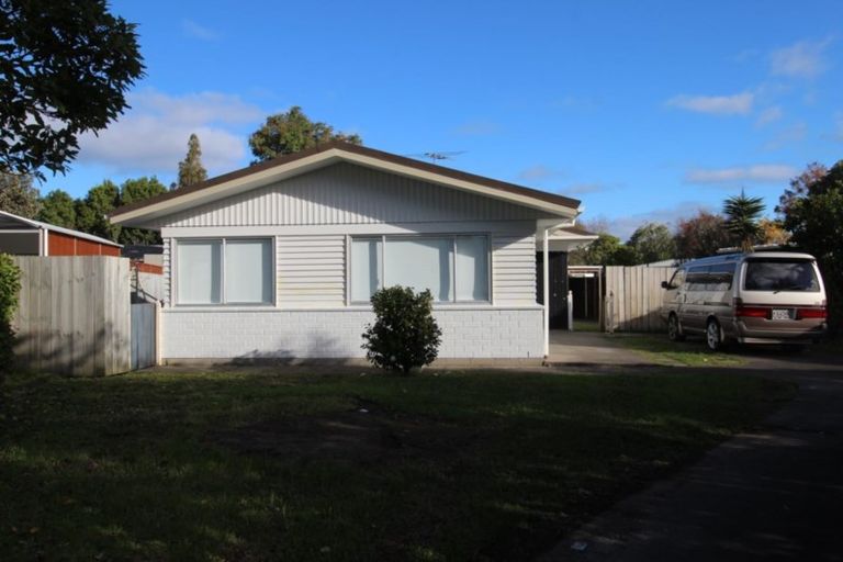 Photo of property in 12 Pinedale Place, Henderson, Auckland, 0610