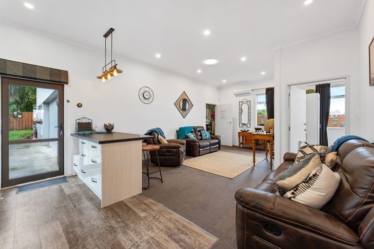 Photo of property in 373 Broadway, Stratford, 4332