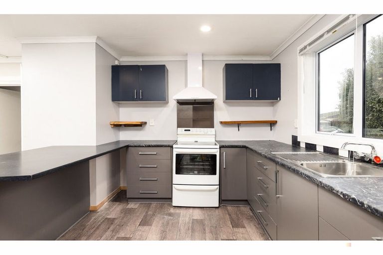 Photo of property in 12 Rhodes Street, Waimate, 7924