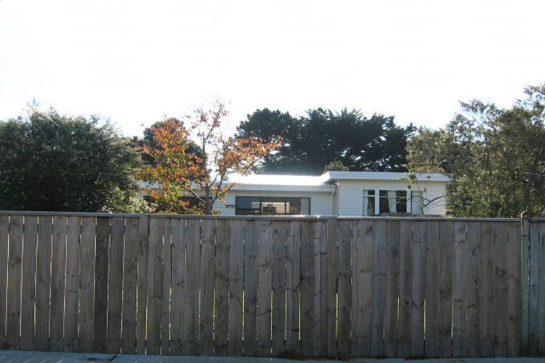 Photo of property in 11 Wairere Grove, Paraparaumu, 5032