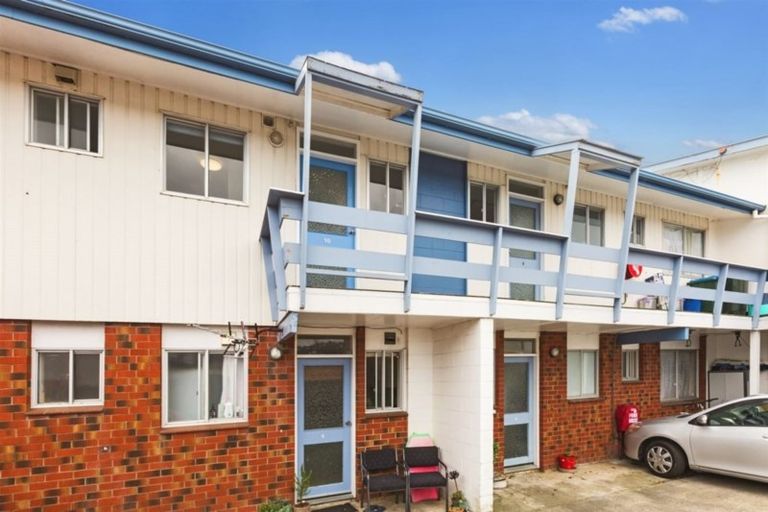 Photo of property in 10/35 Mana Esplanade, Paremata, Porirua, 5026