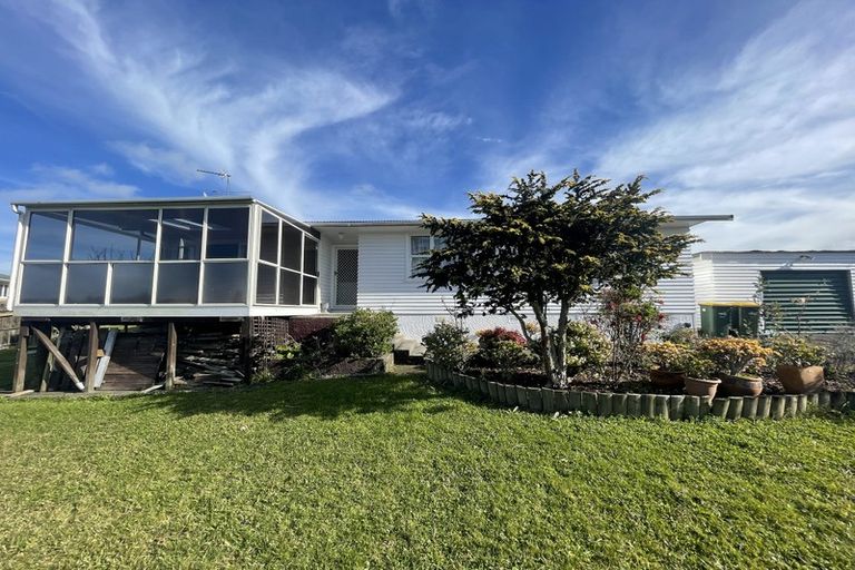 Photo of property in 20 Trojan Crescent, New Lynn, Auckland, 0600