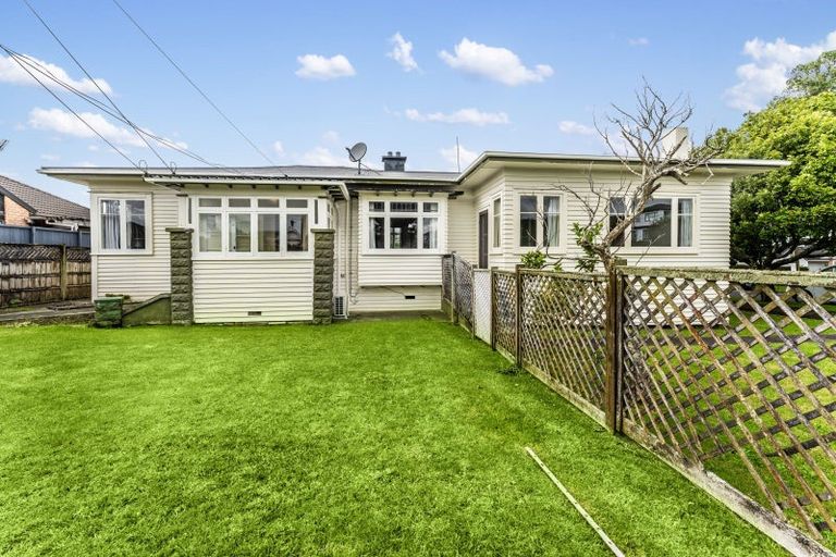 Photo of property in 49 Tawa Road, One Tree Hill, Auckland, 1061