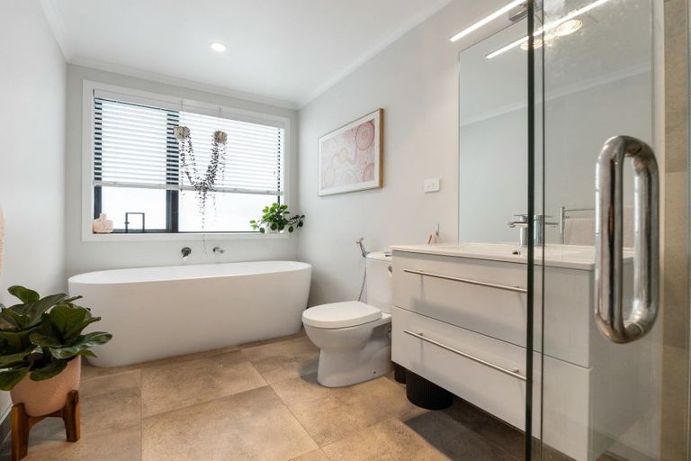 Photo of property in 18 Te Tiireke Drive, Glenview, Hamilton, 3206