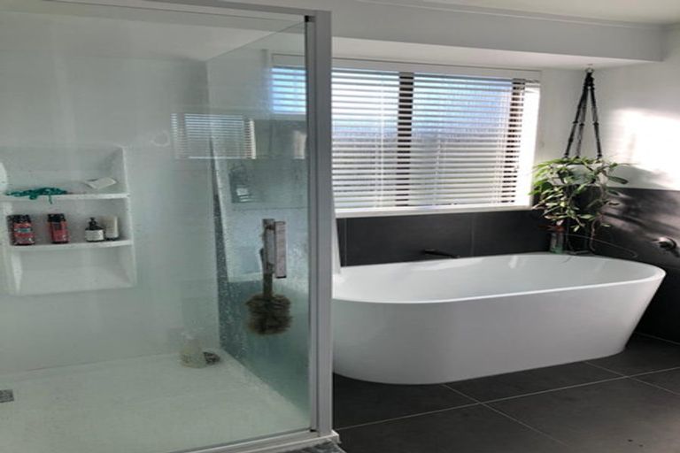 Photo of property in 11 Lorena Place, West Harbour, Auckland, 0618