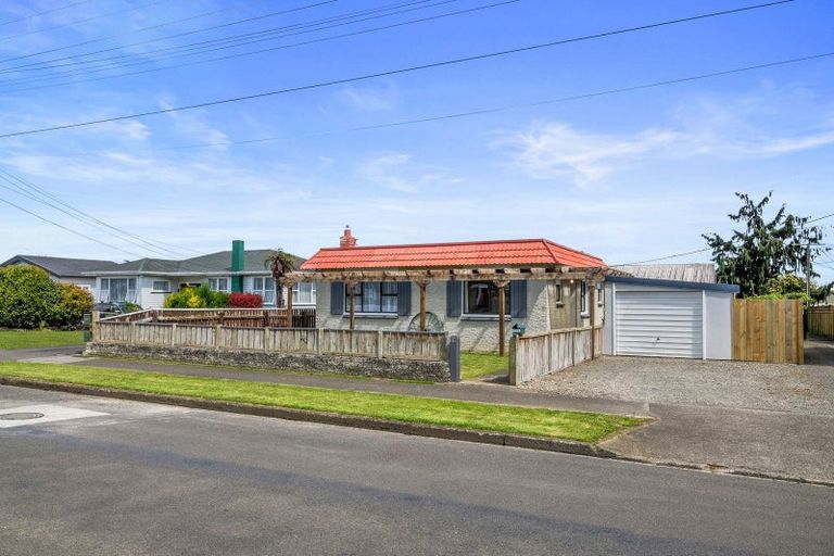 Photo of property in 117 Bartholomew Road, Levin, 5510