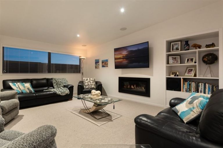 Photo of property in 33 Coast Boulevard, Papamoa Beach, Papamoa, 3118