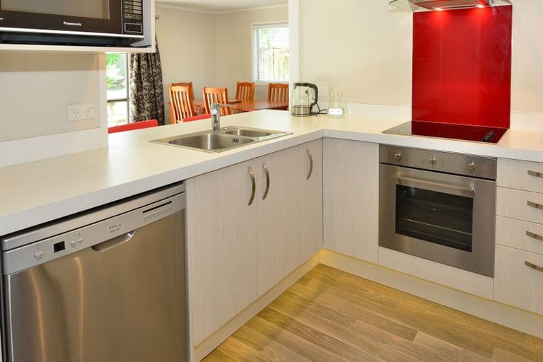 Photo of property in 4 Pahi Place, West Harbour, Auckland, 0618