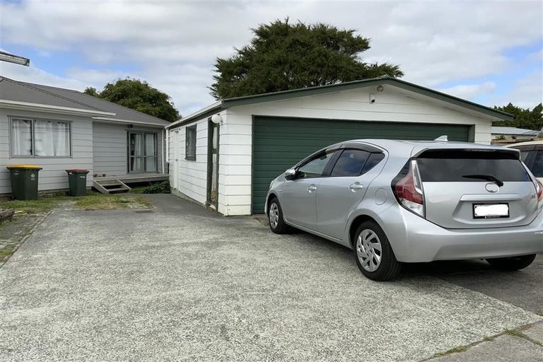 Photo of property in 9 Lisa Rise, Half Moon Bay, Auckland, 2012