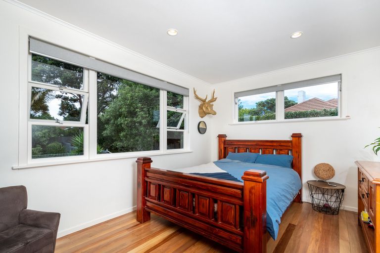 Photo of property in 6 Boler Place, New Lynn, Auckland, 0600