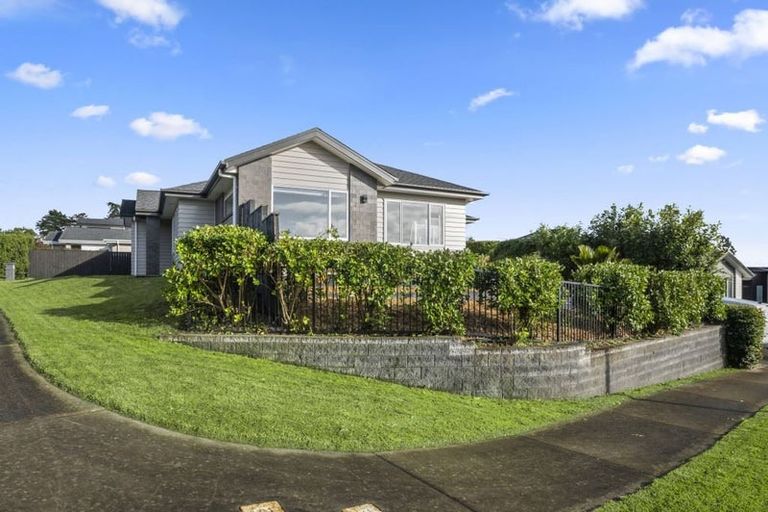 Photo of property in 11 Nobilo Road, Kumeu, 0810
