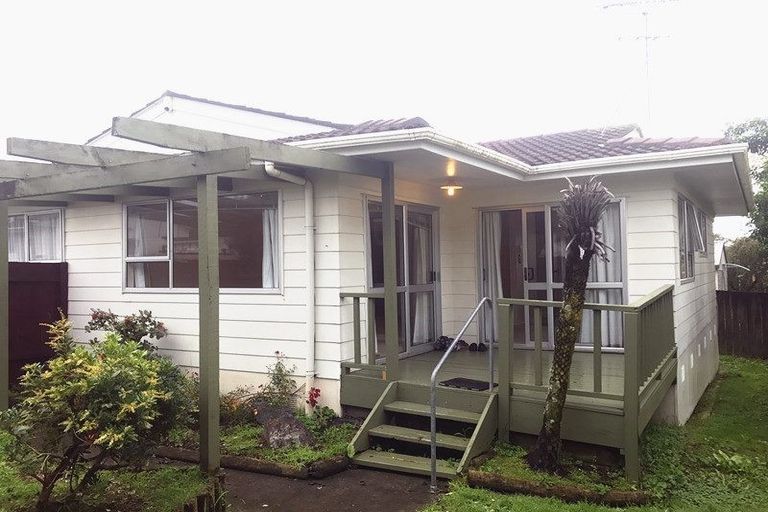 Photo of property in 2/3 Tyndrum Place, Highland Park, Auckland, 2010