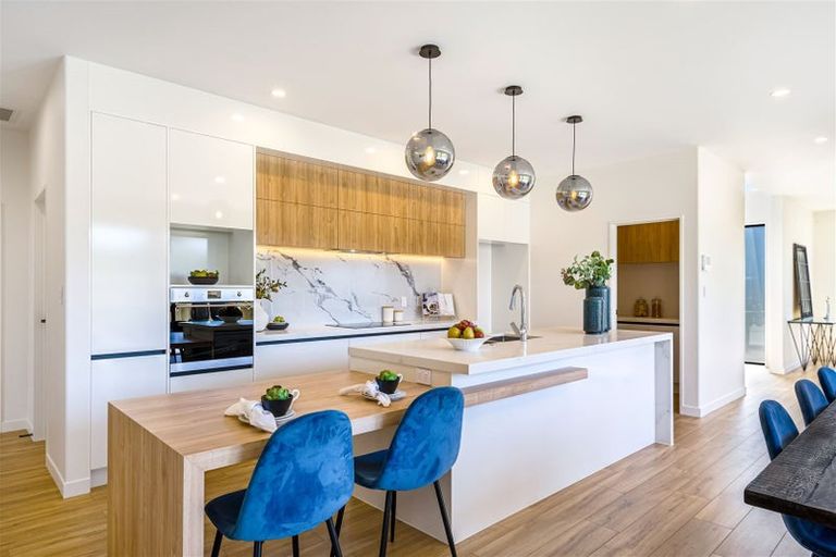 Photo of property in 9 Mcindoe Road, Kumeu, 0810