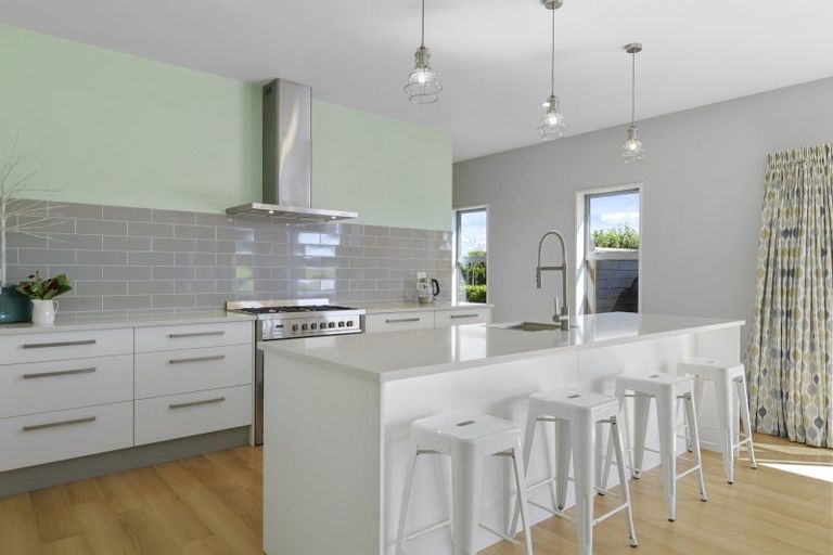 Photo of property in 14 Whitcombe Place, Darfield, 7571