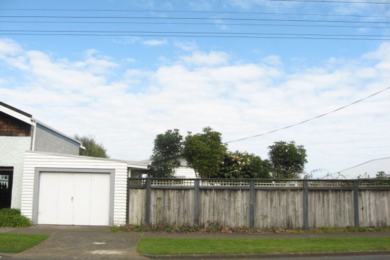 Photo of property in 24 Victoria Road, New Plymouth, 4310