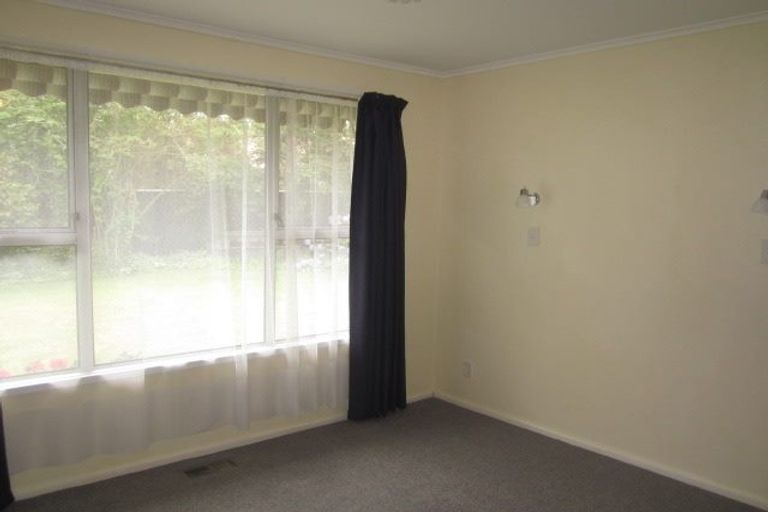 Photo of property in 220 Memorial Avenue, Burnside, Christchurch, 8053