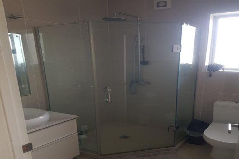 Photo of property in 42 Corricvale Way, Northcross, Auckland, 0630