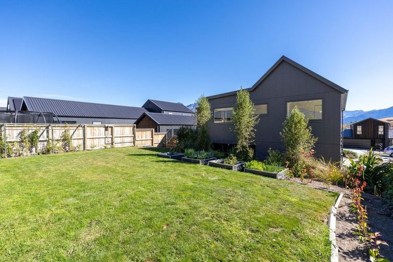 Photo of property in 104 Spur Ridge Rise, Jacks Point, 9371