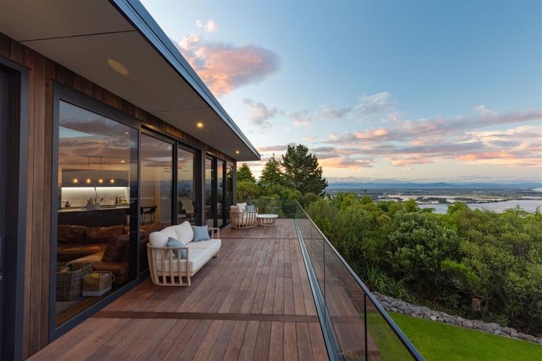 Photo of property in 155 Moncks Spur Road, Mount Pleasant, Christchurch, 8081