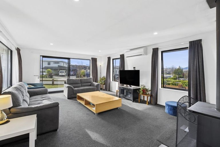 Photo of property in 40 Marbleleaf Lane, Albert Town, Wanaka, 9305