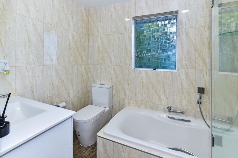 Photo of property in 2/21 Komako Place, Papatoetoe, Auckland, 2025