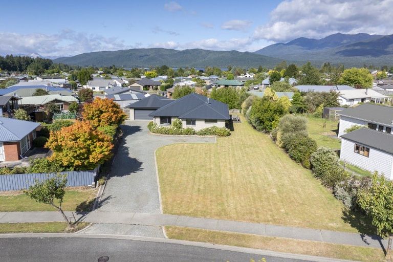 Photo of property in 60 Lawson Burrows Crescent, Te Anau, 9600