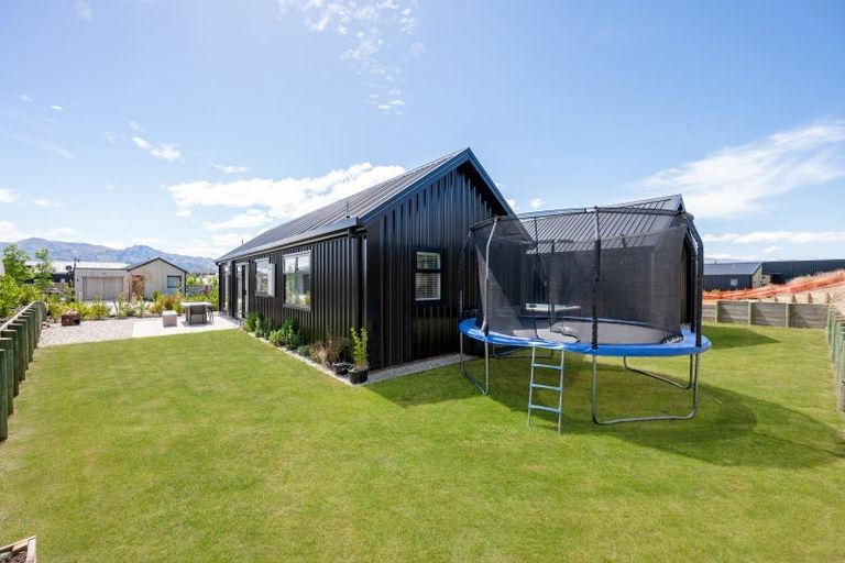 Photo of property in 37 Obelisk Street, Wanaka, 9305