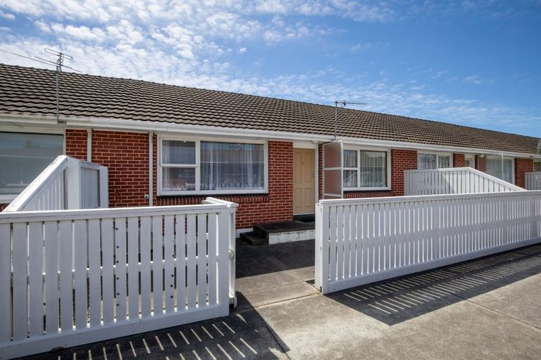 Photo of property in 2/28 Aikmans Road, Merivale, Christchurch, 8014