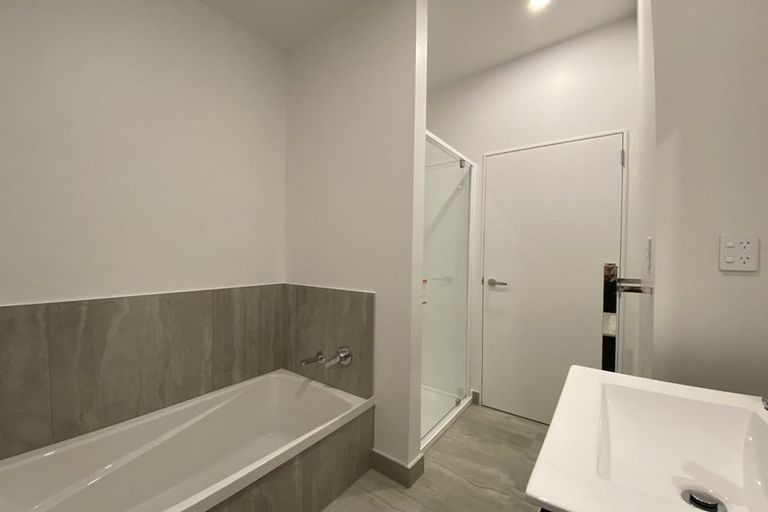 Photo of property in 4/62 Spenmoor Street, Newlands, Wellington, 6037