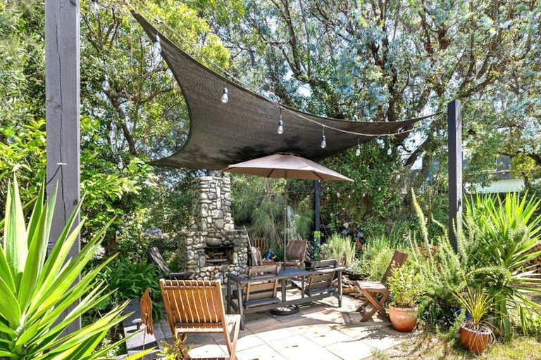 Photo of property in 14 Hughes Street, Waikanae Beach, Waikanae, 5036