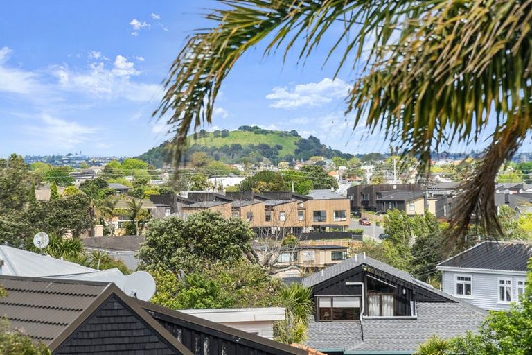 Photo of property in 1/21 Onepoto Road, Hauraki, Auckland, 0622