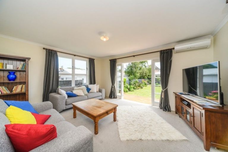 Photo of property in 3 Bristol Crescent, Roslyn, Palmerston North, 4414