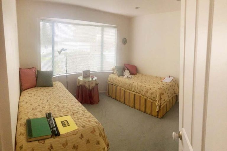 Photo of property in 4 Savoy Road, Orewa, 0931