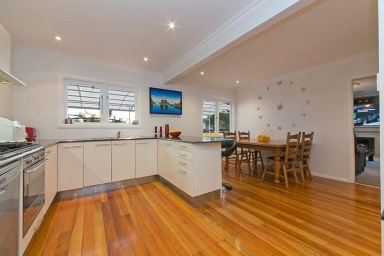 Photo of property in 100 Swanson Road, Henderson, Auckland, 0610