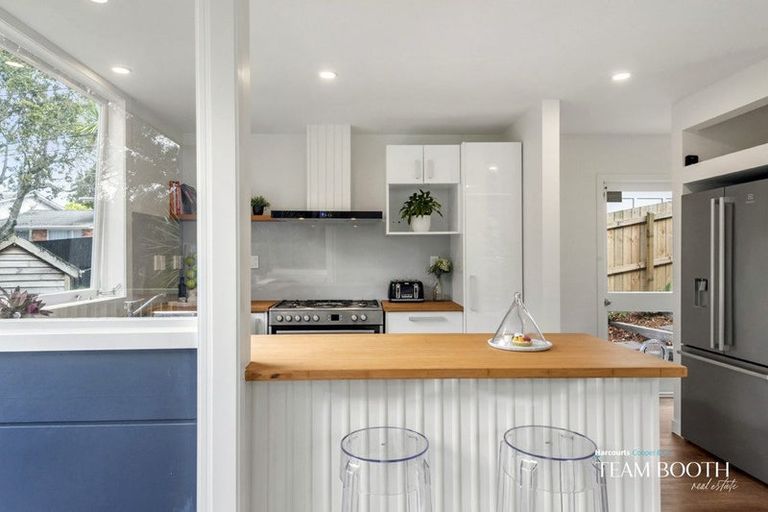 Photo of property in 2/22 Rangatira Road, Birkenhead, Auckland, 0626