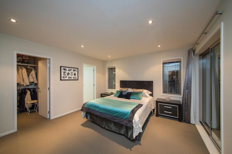 Photo of property in 2 Grand Oaks Drive, Awapuni, Palmerston North, 4412